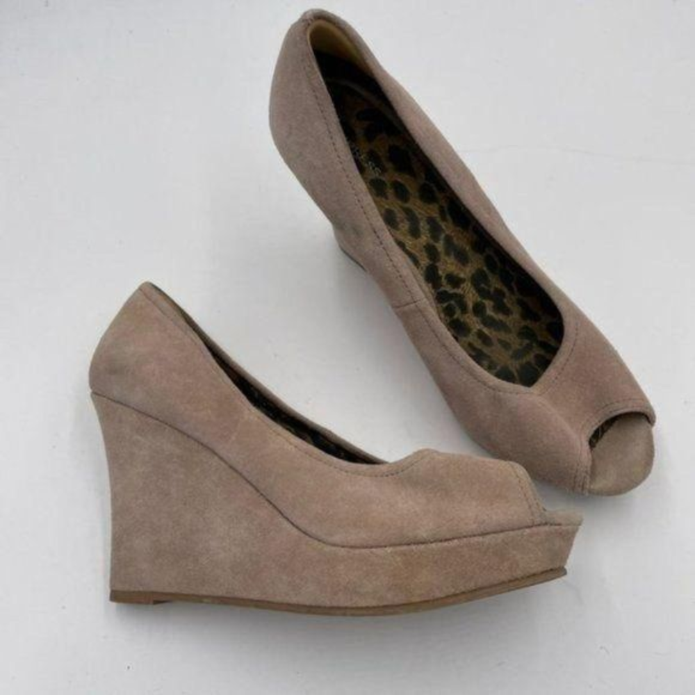 Express Suede Tan Wedge Platform‎ Heels